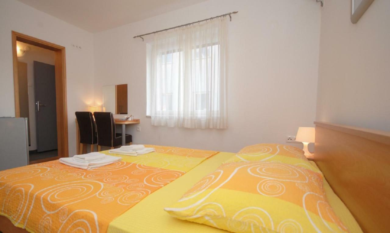 Guesthouse Jet Kastela Exterior photo