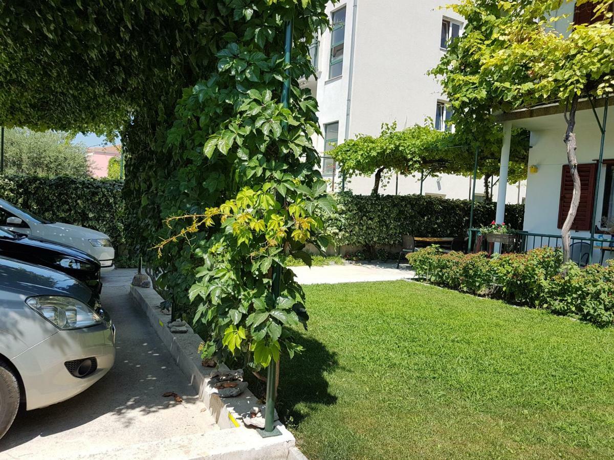 Guesthouse Jet Kastela Exterior photo